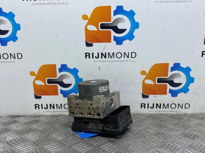 Używane Pompa ABS Ford Mondeo V 2.0 EcoBoost 16V Cena na żądanie oferowane przez Autodemontage Rijnmond BV