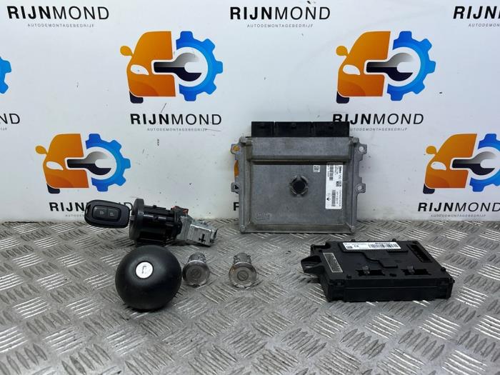 Used Ignition lock + computer Dacia Logan MCV II/III/Sandero Wagon 0.9 TCE 12V Price on request offered by Autodemontage Rijnmond BV