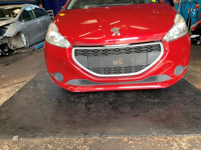 Usados Parachoques Peugeot 208 I (CA/CC/CK/CL) 1.2 Vti 12V PureTech 82 Precio € 423,50 IVA incluido ofrecido por Autodemontage Rijnmond BV