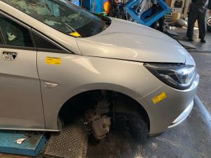 Usados Protector derecha delante Opel Astra K Sports Tourer 1.6 CDTI 110 16V Precio € 211,75 IVA incluido ofrecido por Autodemontage Rijnmond BV