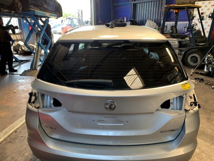 Używane Tylna klapa Opel Astra K Sports Tourer 1.6 CDTI 110 16V Cena € 847,00 Z VAT oferowane przez Autodemontage Rijnmond BV