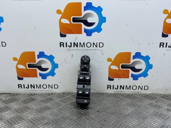 Usados Interruptor de ventanilla eléctrica Citroen C4 Picasso (3D/3E) 1.2 12V PureTech 130 Precio € 48,40 IVA incluido ofrecido por Autodemontage Rijnmond BV