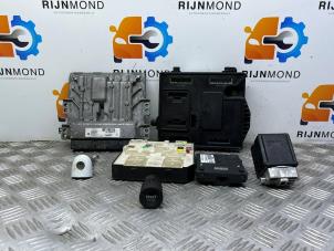 Begagnade Tändningslås + dator Renault Megane III Grandtour (KZ) 1.5 dCi 110 Pris på förfrågan erbjuds av Autodemontage Rijnmond BV