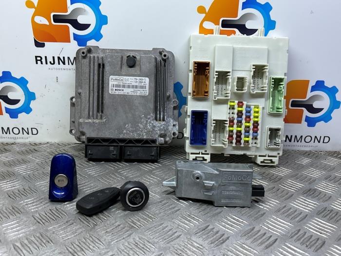 Used Ignition lock + computer Ford Focus 3 ST 2.0 ST EcoBoost 16V Price on request offered by Autodemontage Rijnmond BV