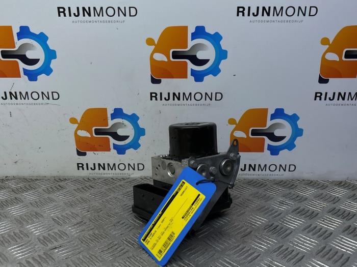 Begagnade ABS-pump BMW 3 serie (E93) 330i 24V Pris € 151,25 Inklusive moms erbjuds av Autodemontage Rijnmond BV