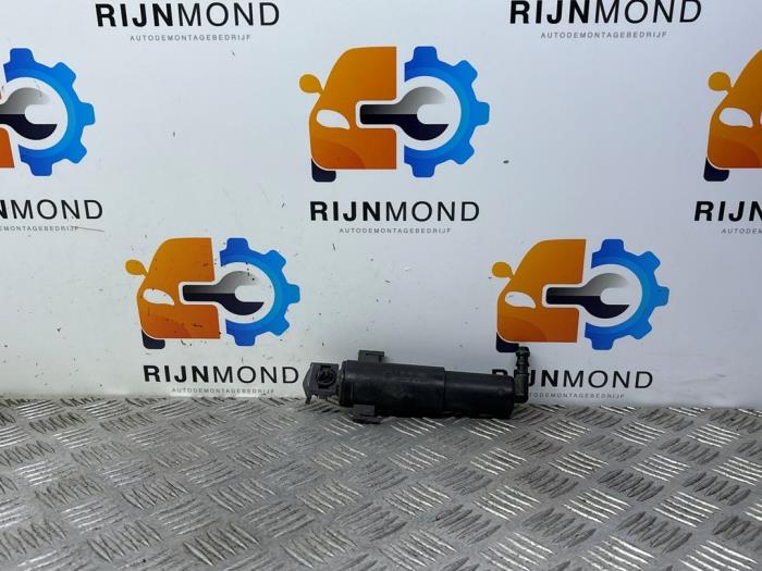 Używane Pompa spryskiwacza reflektorów BMW 3 serie (E93) 330i 24V Cena € 18,15 Z VAT oferowane przez Autodemontage Rijnmond BV