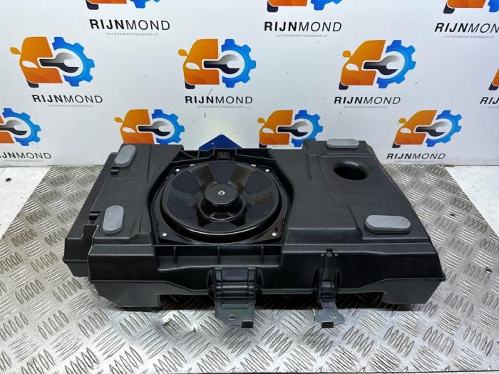 Używane Subwoofer Landrover Range Rover Evoque (LVJ/LVS) 2.2 SD4 16V Cena € 121,00 Z VAT oferowane przez Autodemontage Rijnmond BV