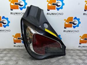 Usados Luz trasera izquierda Opel Adam 1.2 16V Precio € 90,75 IVA incluido ofrecido por Autodemontage Rijnmond BV