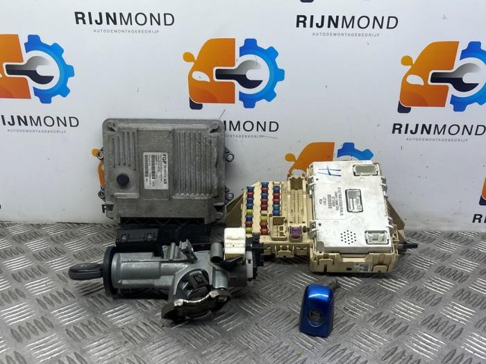 Used Ignition lock + computer Suzuki Swift (ZA/ZC/ZD1/2/3/9) 1.3 DDis 16V Price on request offered by Autodemontage Rijnmond BV