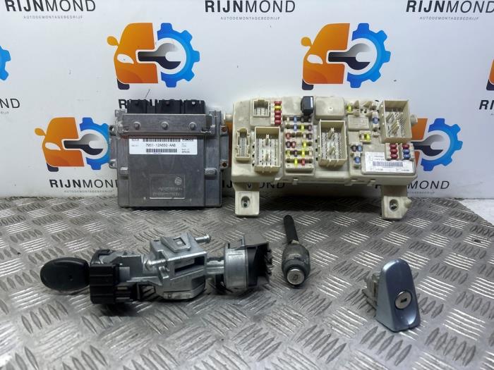 Used Ignition lock + computer Ford Focus 2 1.8 16V Flexifuel Price on request offered by Autodemontage Rijnmond BV