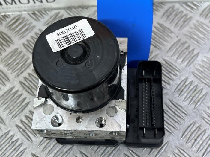 ABS pump Volvo V40 Cross Country 2.0 D3 16V - 10021210104 D4204T16 ATE