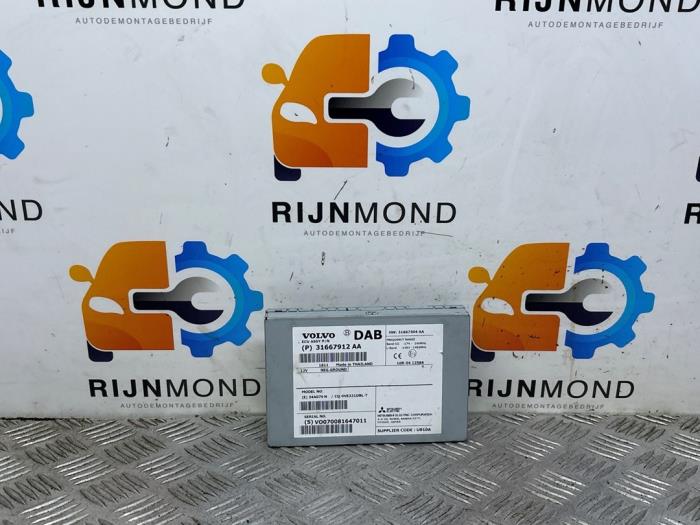 Usados Módulo DAB Volvo V40 Cross Country (MZ) 2.0 D3 16V Precio € 48,40 IVA incluido ofrecido por Autodemontage Rijnmond BV