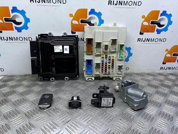 Used Ignition lock + computer Volvo V40 Cross Country (MZ) 2.0 D3 16V Price on request offered by Autodemontage Rijnmond BV