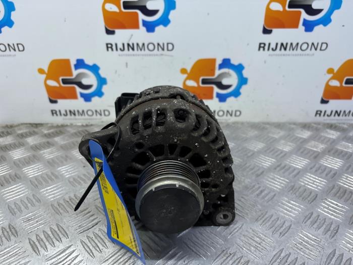 Dynamo van een Opel Zafira (M75) 1.7 CDTi 16V 2008