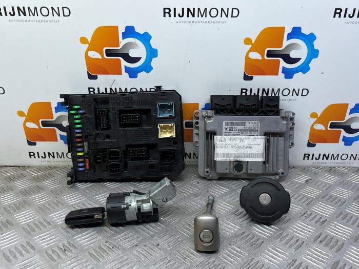 Used Ignition lock + computer Peugeot 5008 I (0A/0E) 1.6 THP 16V Price € 200,00 Margin scheme offered by Autodemontage Rijnmond BV