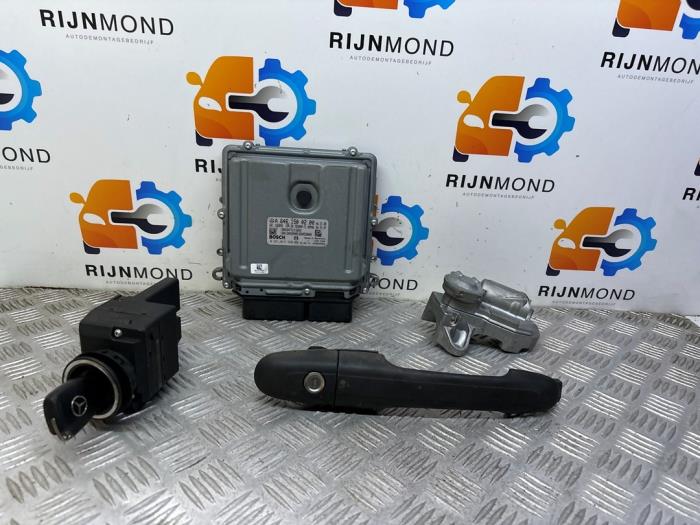 Used Ignition lock + computer Mercedes Vito (639.6) 2.2 111 CDI 16V Price € 450,00 Margin scheme offered by Autodemontage Rijnmond BV