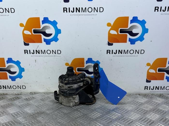 Begagnade Extra vattenpump BMW X6M (E71/72) 4.4i V8 Turbo 32V Pris på förfrågan erbjuds av Autodemontage Rijnmond BV