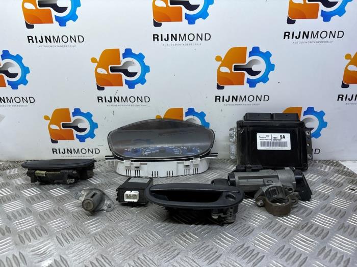 Used Ignition lock + computer Chevrolet Matiz (M200) 0.8 S,SE Price on request offered by Autodemontage Rijnmond BV