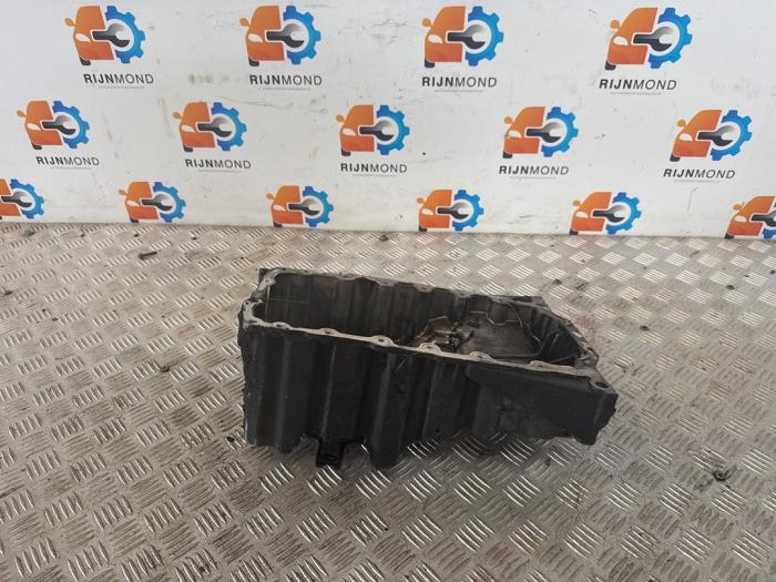 Usagé Couvercle carter Audi A4 Avant (B8) 2.0 TDI 16V Prix sur demande proposé par Autodemontage Rijnmond BV