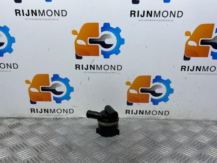 Begagnade Extra vattenpump Audi A4 Avant (B8) 2.0 TDI 16V Pris på förfrågan erbjuds av Autodemontage Rijnmond BV