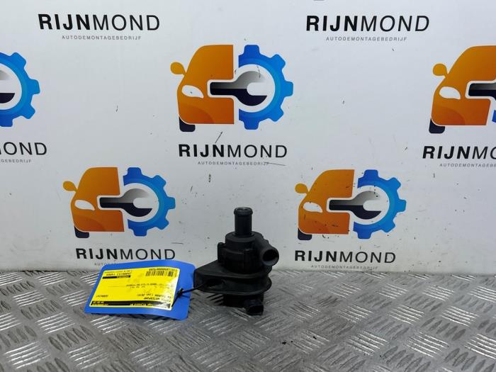 Begagnade Extra vattenpump Volkswagen Touran (1T3) 1.2 TSI Pris på förfrågan erbjuds av Autodemontage Rijnmond BV