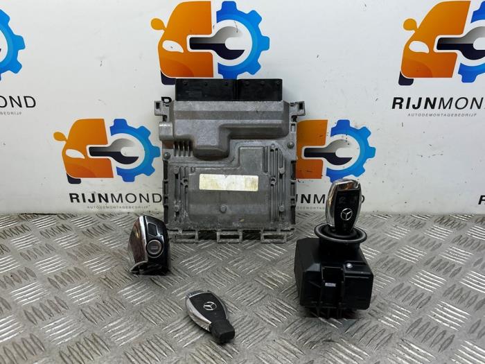 Used Ignition lock + computer Mercedes C (W204) 1.8 C-180 CGI 16V Price € 300,00 Margin scheme offered by Autodemontage Rijnmond BV