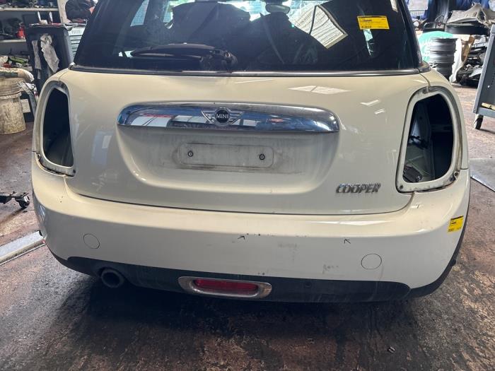 Bakre stötfångare från en MINI Mini (F56) 1.5 12V Cooper 2015