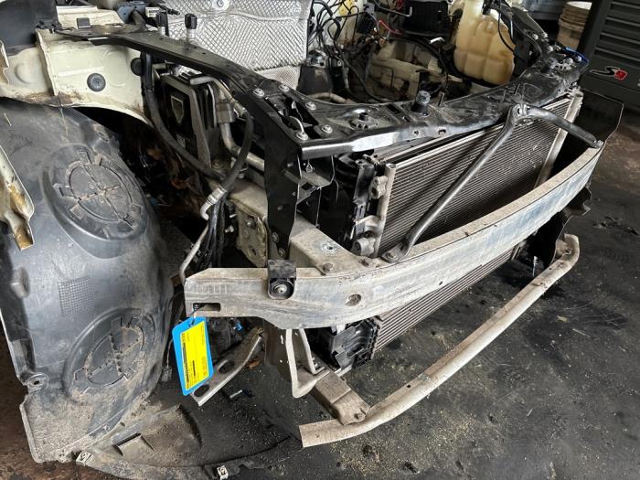 Främre stötfångarram från en MINI Mini (F56) 1.5 12V Cooper 2015