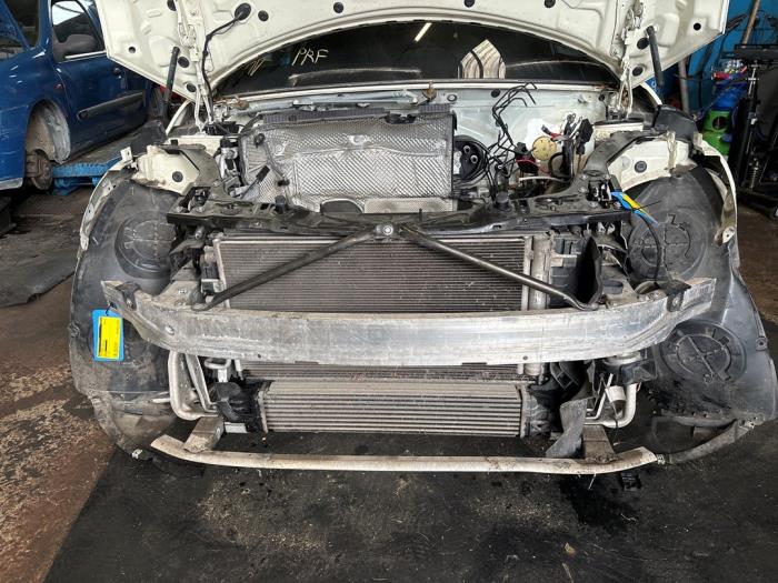 Främre stötfångarram från en MINI Mini (F56) 1.5 12V Cooper 2015