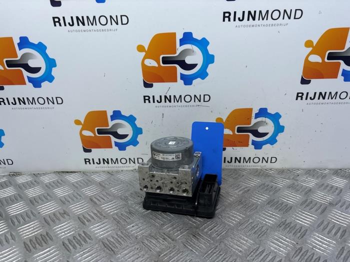 ABS-pump från en MINI Mini (F56) 1.5 12V Cooper 2015