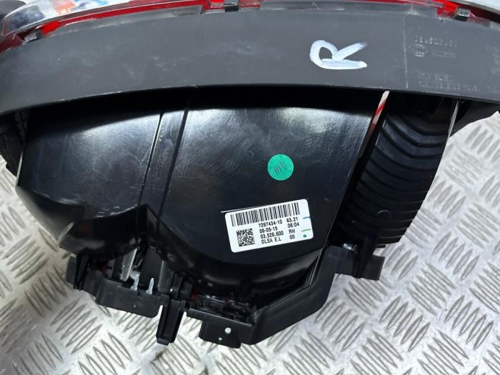 Baklykta, höger från en MINI Mini (F56) 1.5 12V Cooper 2015