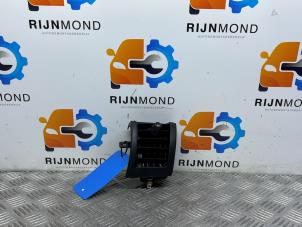 Begagnade Luftmunstycke, instrumentbräda Mini Mini (F56) 1.5 12V Cooper Pris € 24,19 Inklusive moms erbjuds av Autodemontage Rijnmond BV