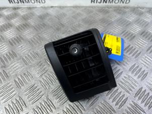 Begagnade Luftmunstycke, instrumentbräda Mini Mini (F56) 1.5 12V Cooper Pris € 24,19 Inklusive moms erbjuds av Autodemontage Rijnmond BV