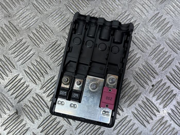 Säkringsbox från en MINI Mini (F56) 1.5 12V Cooper 2015