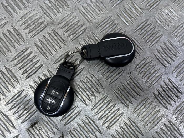 Tändningslås + dator från en MINI Mini (F56) 1.5 12V Cooper 2015