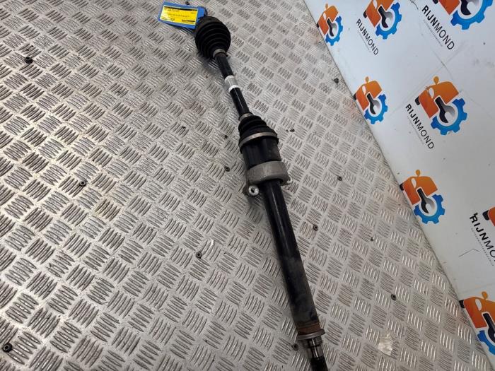 Drivaxel, höger fram från en MINI Mini (F56) 1.5 12V Cooper 2015
