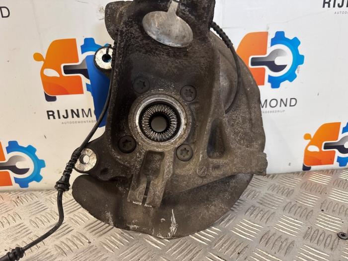 Spindel, höger fram från en MINI Mini (F56) 1.5 12V Cooper 2015