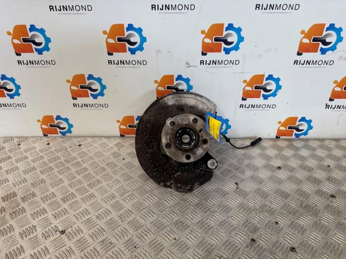Spindel, höger fram från en MINI Mini (F56) 1.5 12V Cooper 2015