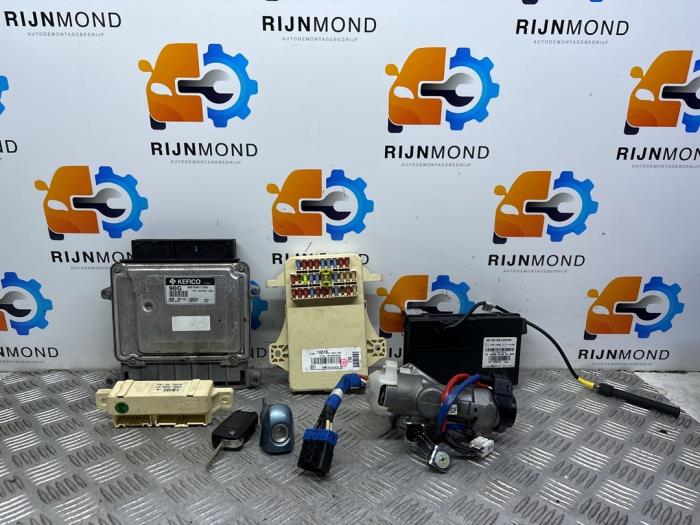 Used Ignition lock + computer Hyundai i30 (FD) 1.4 CVVT 16V Price on request offered by Autodemontage Rijnmond BV