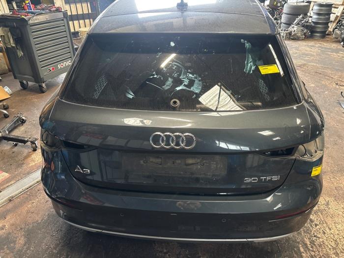 Używane Tylna klapa Audi A3 Sportback (8YA) 1.0 30 TFSI 12V Cena € 900,00 Procedura marży oferowane przez Autodemontage Rijnmond BV
