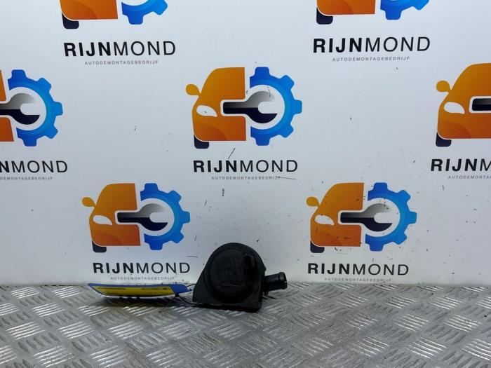 Begagnade Extra vattenpump Volkswagen Golf VII (AUA) 1.2 TSI 16V Pris € 24,99 Marginaltabell erbjuds av Autodemontage Rijnmond BV