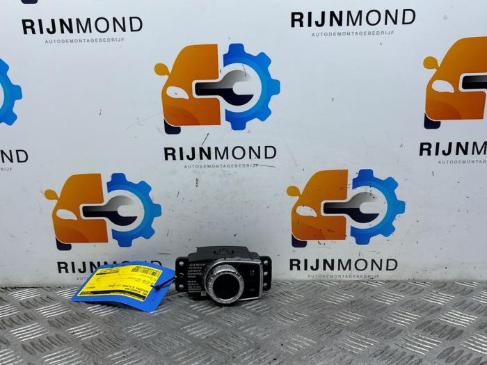 Usados Interruptor MMI Mercedes B (W246/W242) 1.8 B-180 CDI BlueEFFICIENCY 16V Precio € 24,19 IVA incluido ofrecido por Autodemontage Rijnmond BV