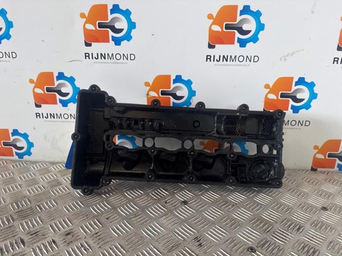 Ventildeckel van een Mercedes-Benz E (R207) E-250 CDI,d 16V BlueEfficiency, BlueTEC 2012