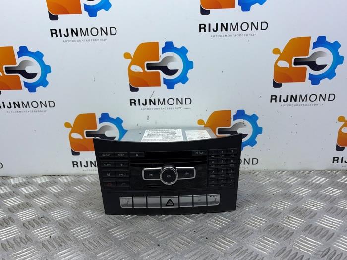 Gebrauchte Radio Mercedes CLS (C218) 350 CDI BlueEfficiency,d 3.0 V6 24V Preis € 151,25 Mit Mehrwertsteuer angeboten von Autodemontage Rijnmond BV