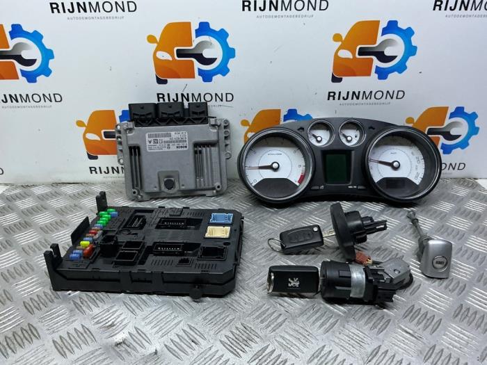 Used Ignition lock + computer Peugeot 308 CC (4B) 1.6 16V THP 150 Price on request offered by Autodemontage Rijnmond BV