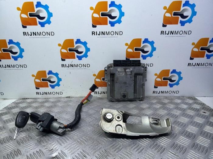 Used Ignition lock + computer Opel Vivaro 2.0 CDTI Price € 185,00 Margin scheme offered by Autodemontage Rijnmond BV