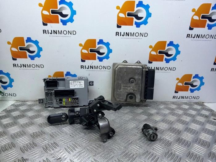 Used Ignition lock + computer Opel Combo 1.3 CDTI 16V ecoFlex Price on request offered by Autodemontage Rijnmond BV