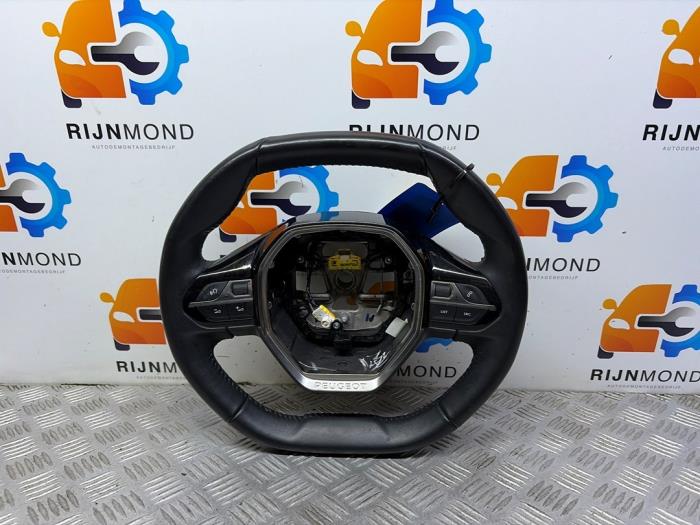 Begagnade Ratt Peugeot 208 II (UB/UH/UP) 1.2 Vti 12V PureTech 100 Pris € 90,00 Inklusive moms erbjuds av Autodemontage Rijnmond BV