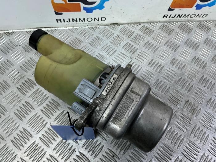 Usagé Pompe de direction Volvo V50 (MW) 2.0 D 16V Prix € 49,99 Règlement à la marge proposé par Autodemontage Rijnmond BV