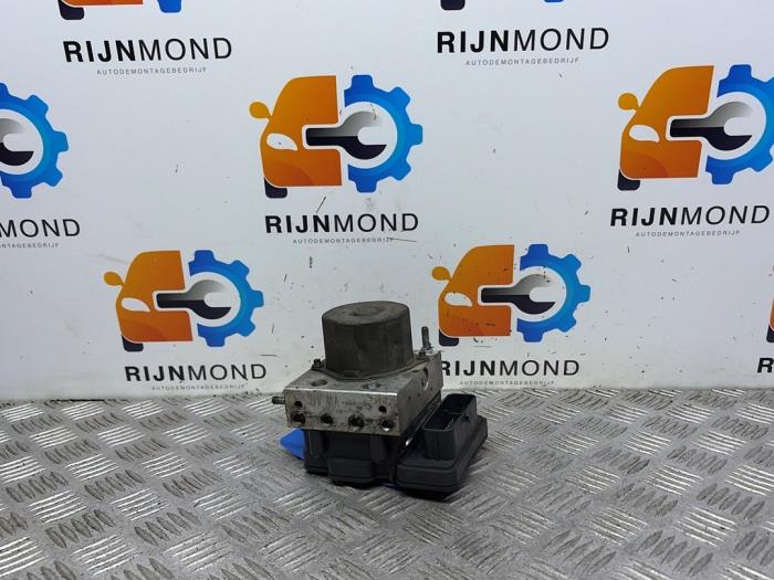 Begagnade ABS-pump Audi A1 Sportback (8XA/8XF) 1.6 TDI 16V Pris € 60,49 Inklusive moms erbjuds av Autodemontage Rijnmond BV